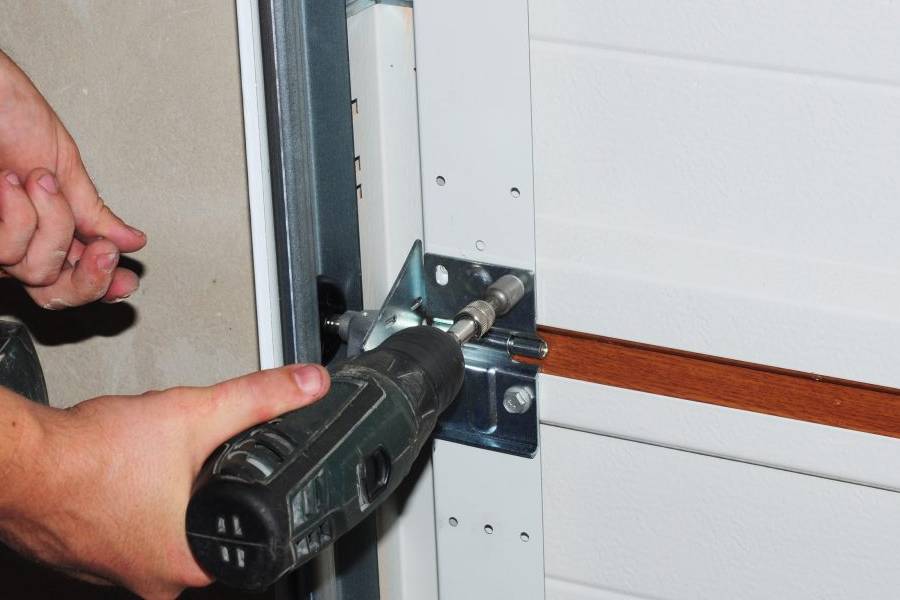 Garage Door Repair & Lock Replacement, Locksmith In St Austell, Cornwall, Low-Key Locksmiths, Residential Locksmiths, Commercial Locksmiths-1
